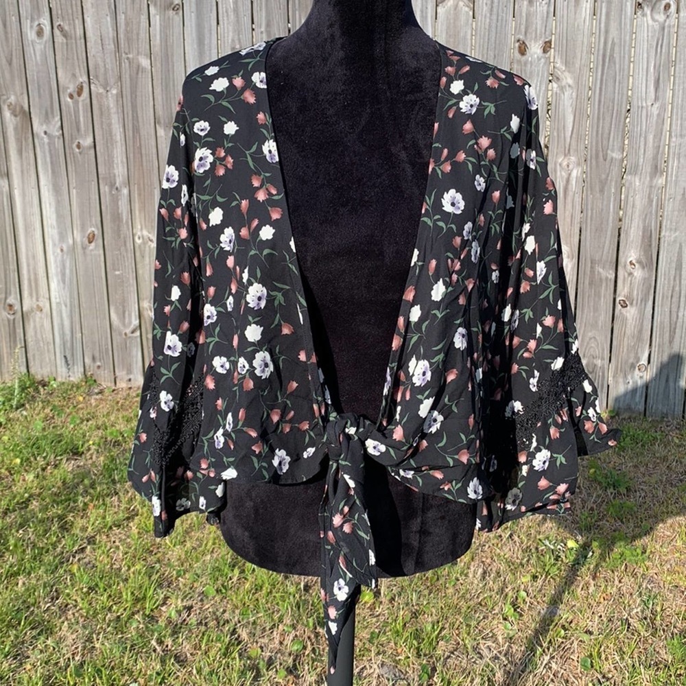 SHE + SKY Floral Open Bell Sleeve Blouse S NWT